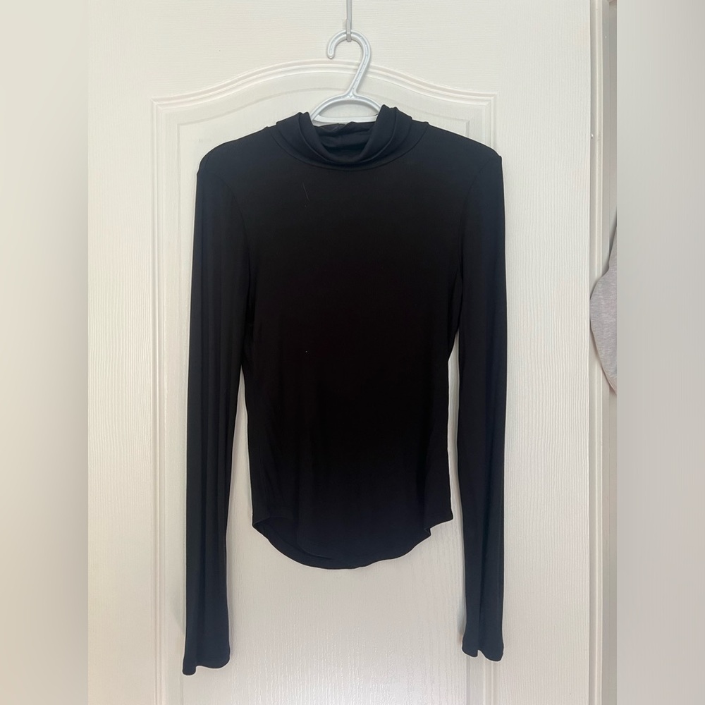 ARITZIA BLACK TURTLENECK